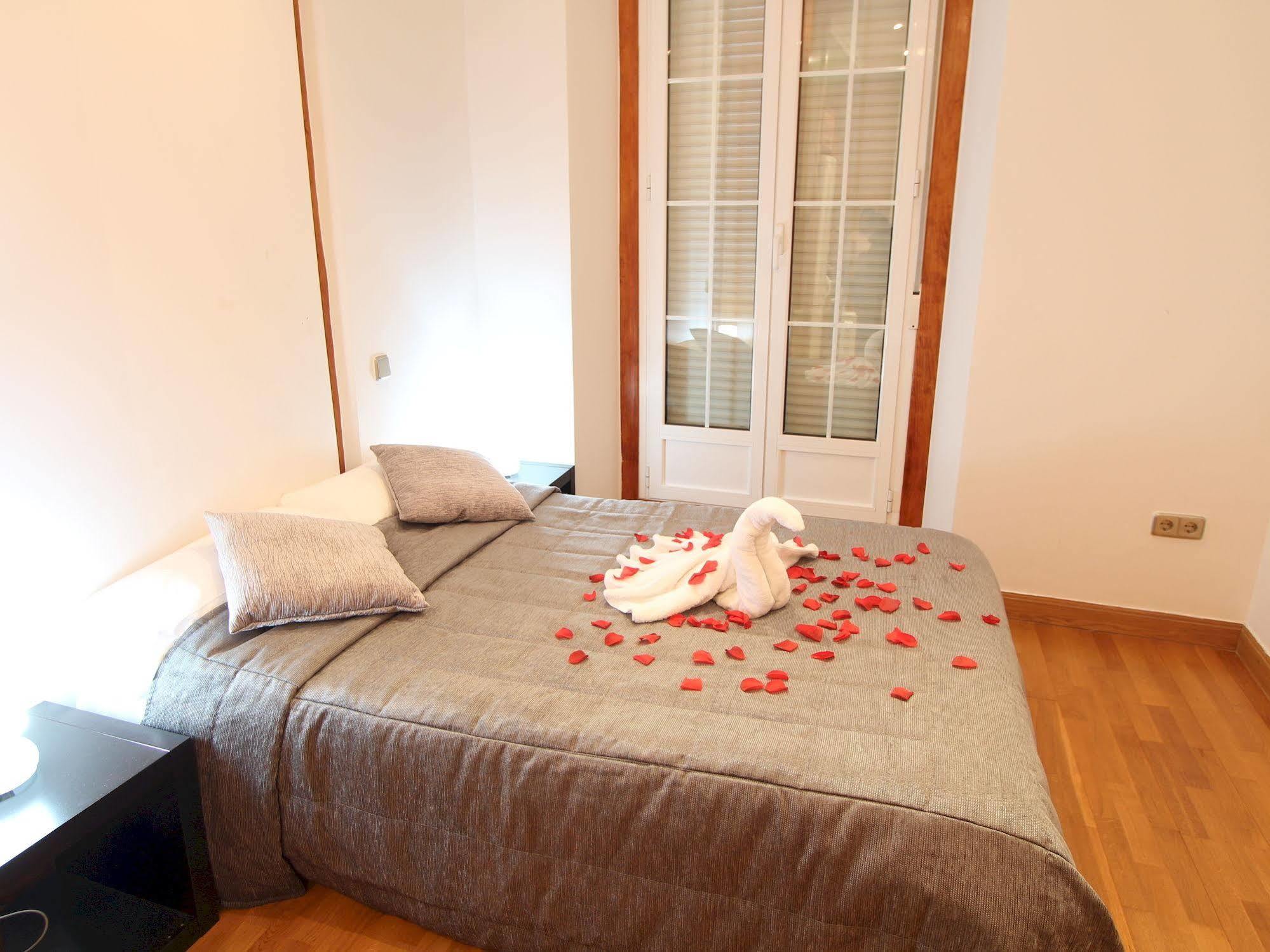 Apartamentos Good Stay Prado Madrid Exteriér fotografie